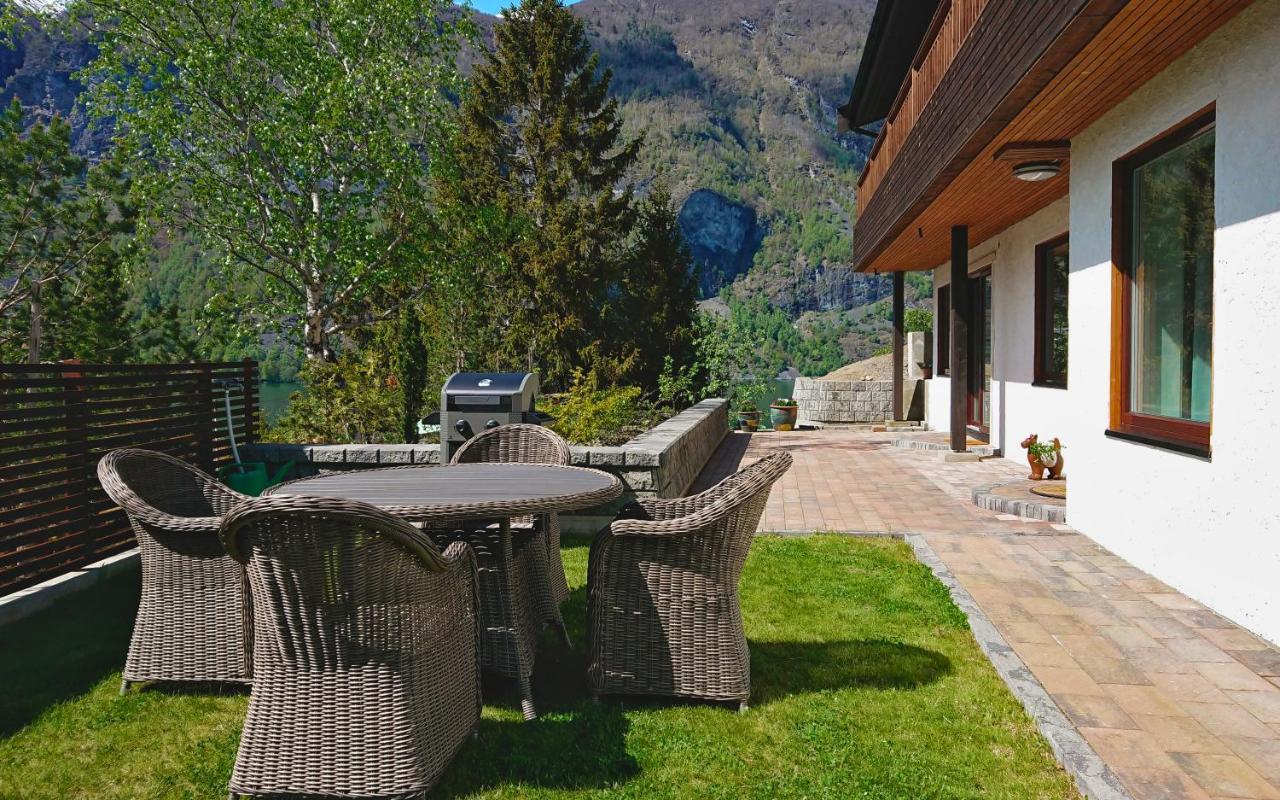 Otnes Fjordside Apartment Aurland Exterior foto