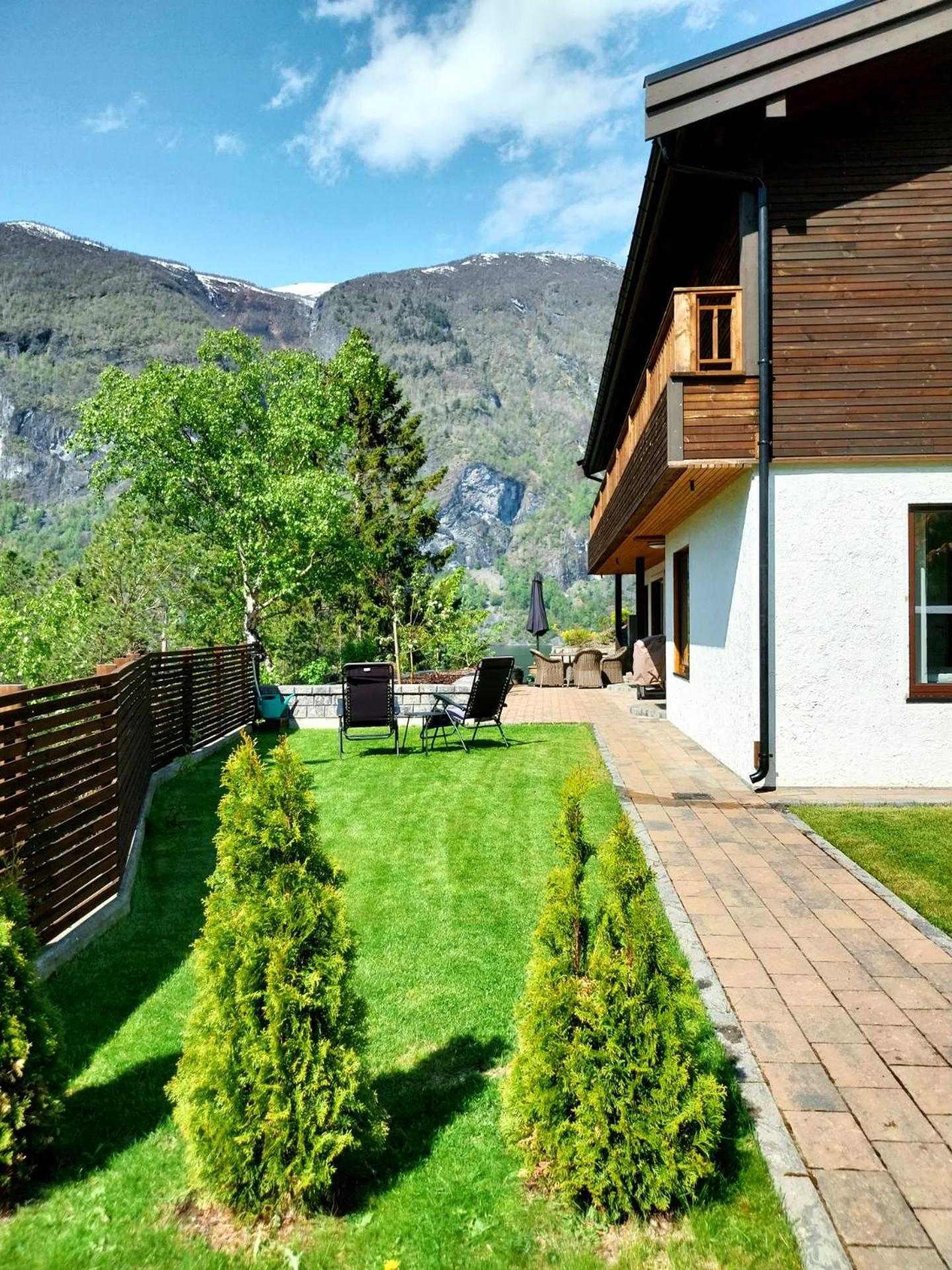 Otnes Fjordside Apartment Aurland Exterior foto